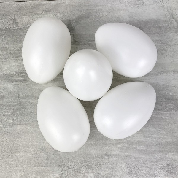 Lot 5 grands Oeufs en plastique blanc, haut. 12 cm, avec trou de suspension, non séparables, à décor - Photo n°2