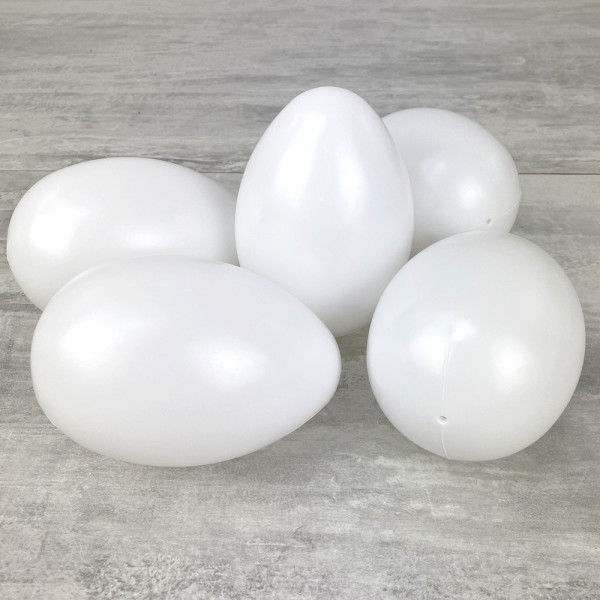 Lot 5 grands Oeufs en plastique blanc, haut. 14 cm, avec trou de suspension, non séparables, à décor - Photo n°1