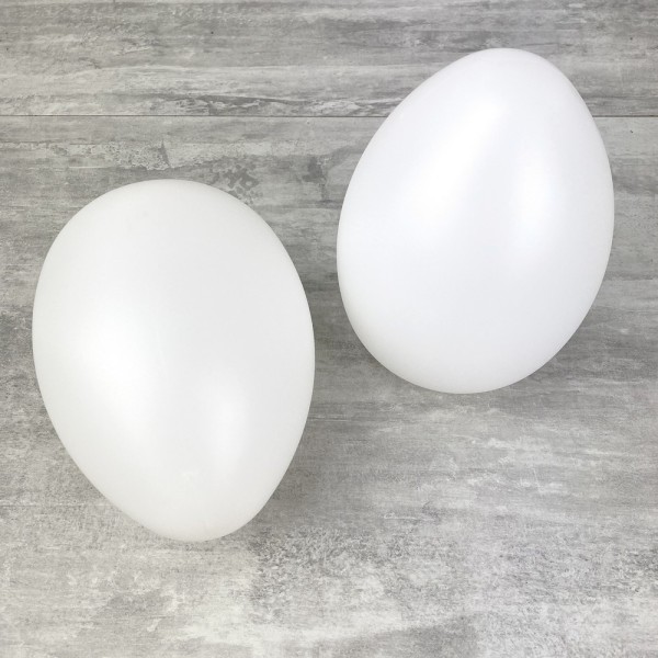 Lot 2 grands Oeufs en plastique blanc, haut. 18 cm, avec trou de suspension, non séparables, autruch - Photo n°2