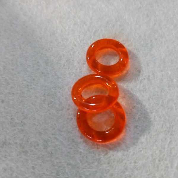 Trois anneaux orange en résine, 1.7cm - Photo n°1