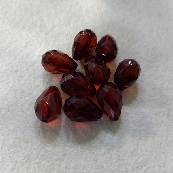 Neuf perles goutte à facettes en résine marron, 1.5cm - Photo n°1