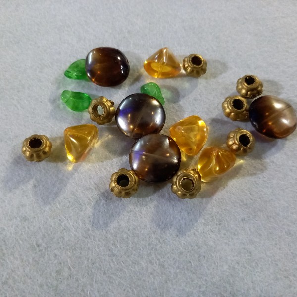 Mélange de perles en verre et résine, 1.5 à 2cm - Photo n°1