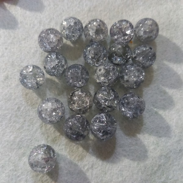 Vingt perles grises en verre, 1cm - Photo n°1