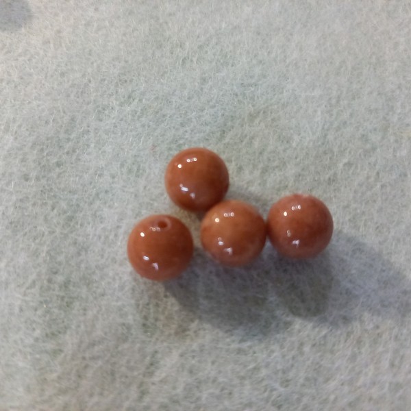Quatre perles en résine, 8mm - Photo n°1