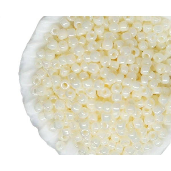 20g Opaque Lustered Navajo Blanc 122 Verre Rond TOHO perles de rocaille 8/0 Tr-8-122 3mm 8/0 TOHO - Photo n°1