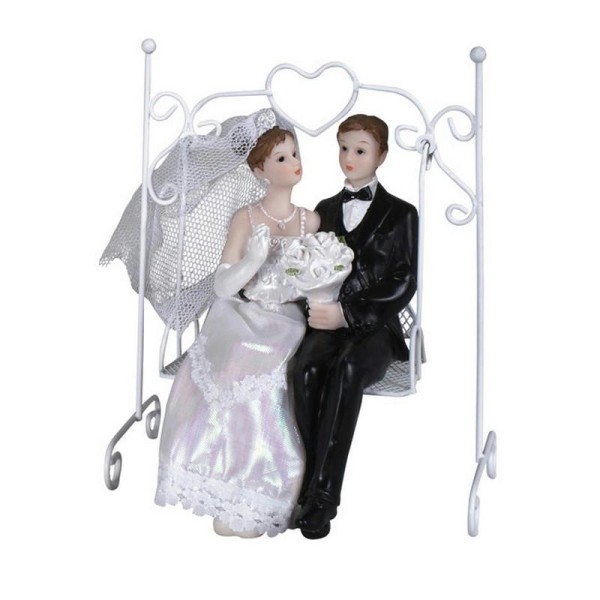 Couple de Mariés  sur une balancelle, Figurines en résine assis 16.2 x 9 x 12 cm - Photo n°1