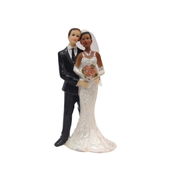 Couple mariés mixte s'enlaçant, haut. 12,7 cm, Figurine Femme noire et homme blanc en résine - Photo n°1