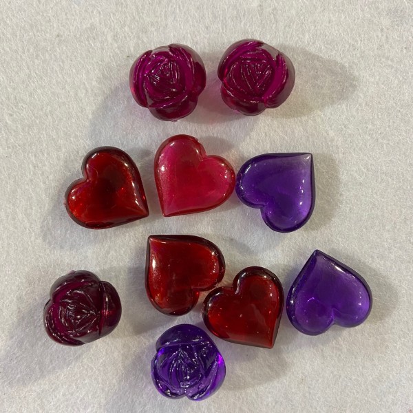 Dix perles en résine en forme de cœur et rose - Photo n°1