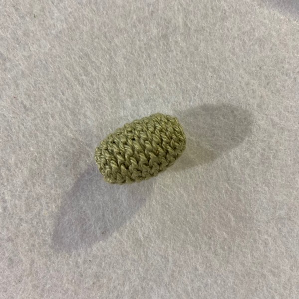 Une perle a crocheté ovale vert clair - Photo n°1