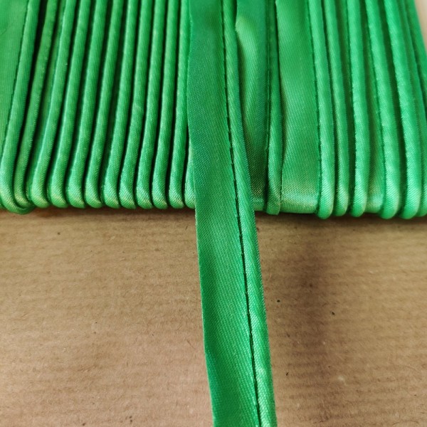 Passepoil satin vert - 12mm - vendu au mètre - P10 - Photo n°1