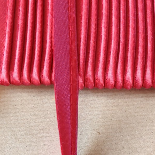 Passepoil satin rouge - 12mm - vendu au mètre - P17 - Photo n°1