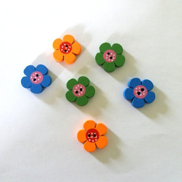 6 Boutons en bois – fleur – multicolore - 19mm – bri458n2 - Photo n°1