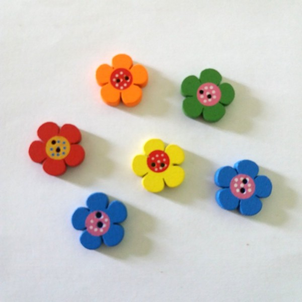 6 Boutons en bois – fleur – multicolore - 19mm – bri458n5 - Photo n°1