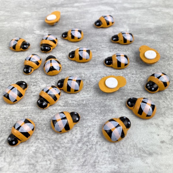 Lot de 20 petites abeilles en bois peint, 2 cm, avec pastille adhésive pour le scrap - Photo n°2